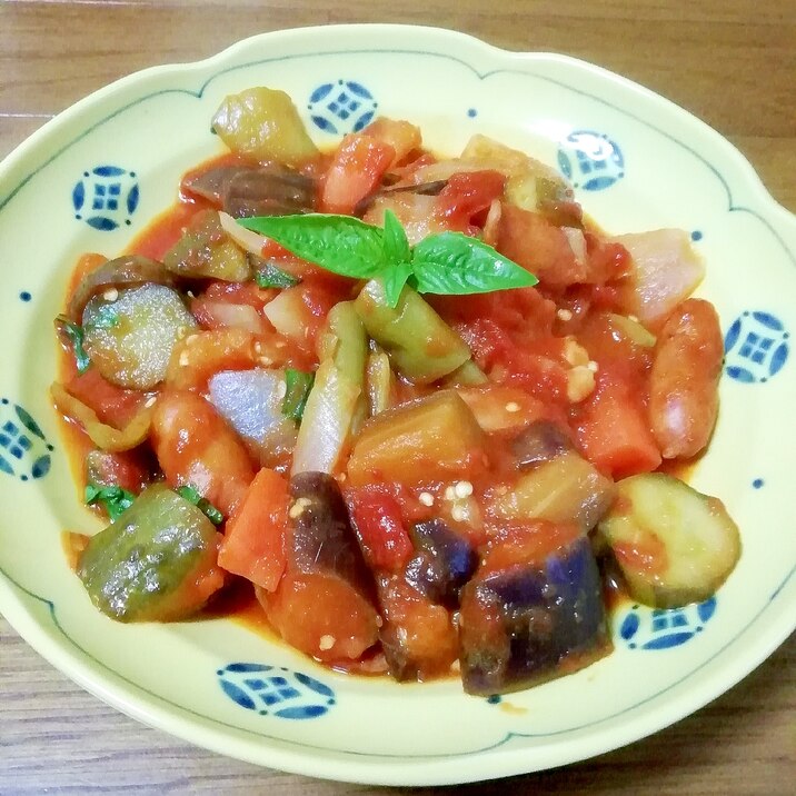 ヘルシー！夏野菜のトマト煮込み